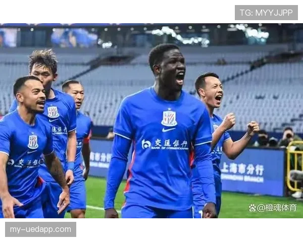 申花中场节奏失控问题凸显，防守压力持续加大